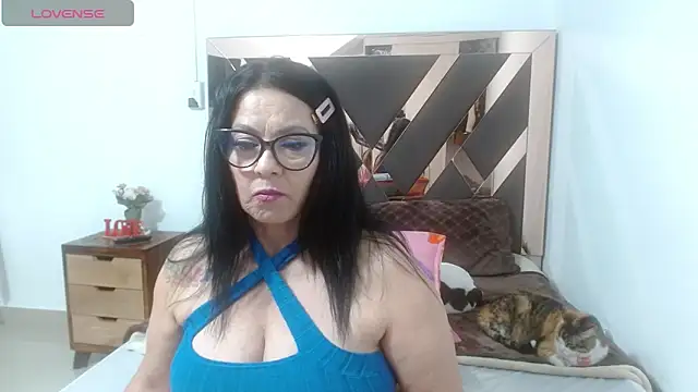 Snapshot of lindaesmeralda chatting on April 7, 2026, 10:26 am lindaesmeralda online show from April 7, 2026, 10:26 am
