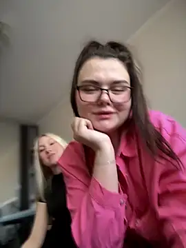 Snapshot of NikaMur chatting on October 19, 2025, 2:45 am NikaMur online show from October 19, 2025, 2:45 am