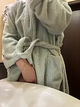 Snapshot of NikaMur chatting on December 17, 2025, 2:39 am NikaMur online show from December 17, 2025, 2:39 am