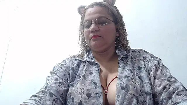 mademooms online show from November 26, 2025, 2:45 am