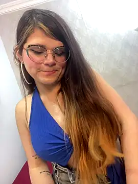 Snapshot of dayis_butera chatting on December 15, 2025, 2:21 pm dayis butera online show from December 15, 2025, 2:21 pm