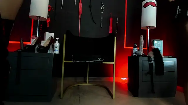 Snapshot of CharlotteScotte chatting on December 19, 2025, 12:34 pm CharlotteScotte online show from December 19, 2025, 12:34 pm