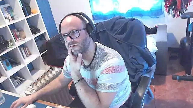 ravingr4d4 online show from March 5, 2025, 12:11 pm