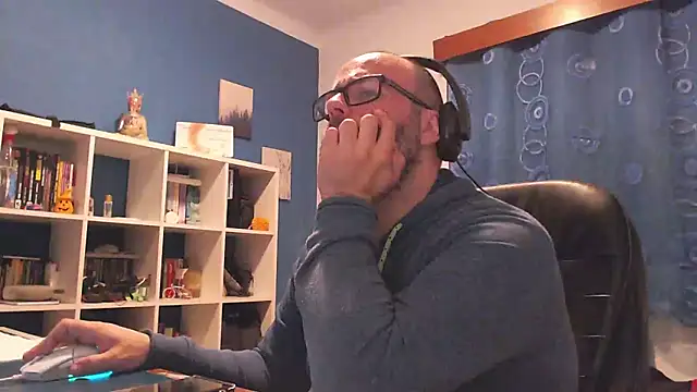 ravingr4d4 online show from March 6, 2025, 9:53 pm