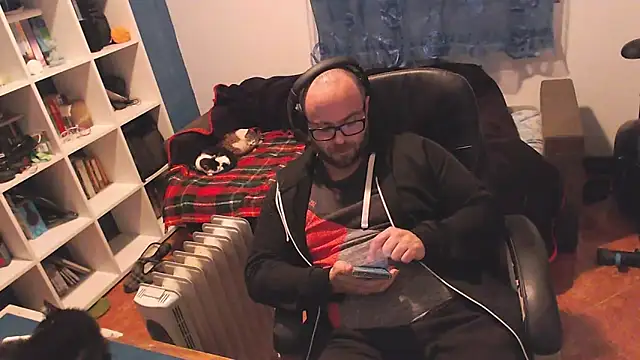 ravingr4d4 online show from March 7, 2025, 10:21 pm