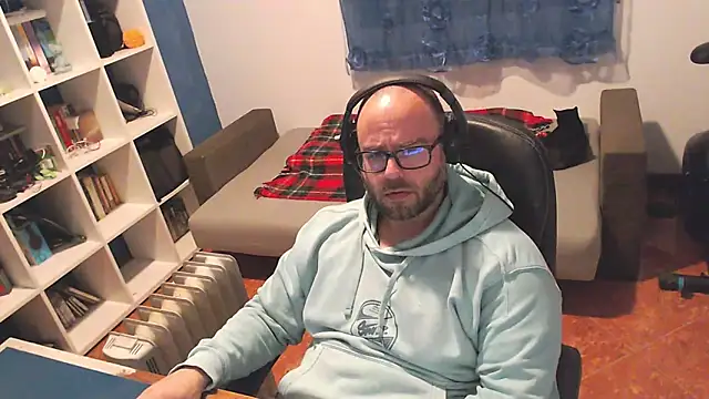 ravingr4d4 online show from March 8, 2025, 9:40 pm