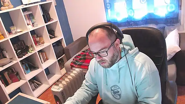 ravingr4d4 online show from March 10, 2025, 9:10 am