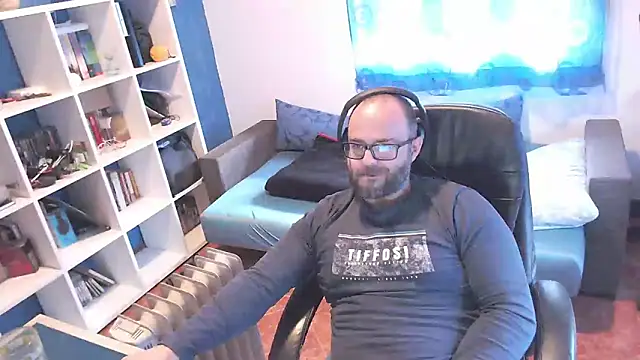 ravingr4d4 online show from March 18, 2025, 12:14 pm