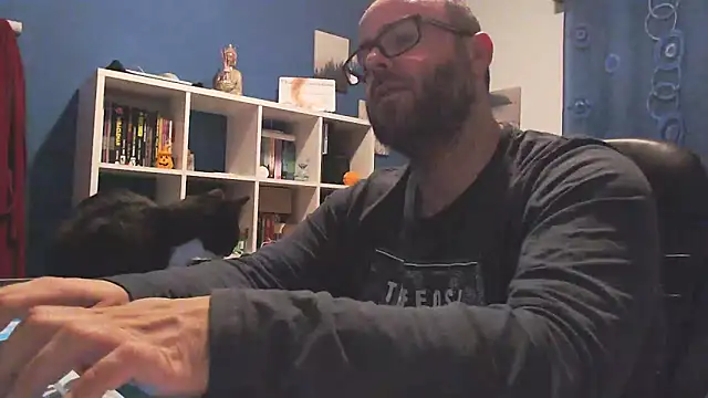 ravingr4d4 online show from March 18, 2025, 11:20 pm