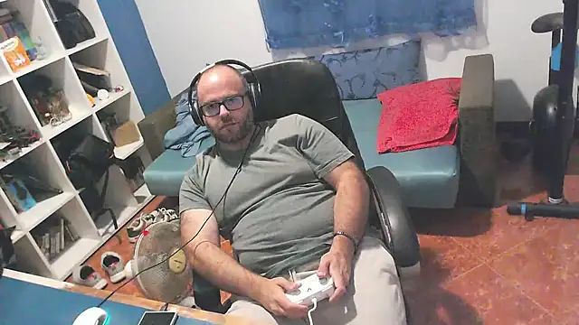 ravingr4d4 online show from September 18, 2025, 8:33 pm