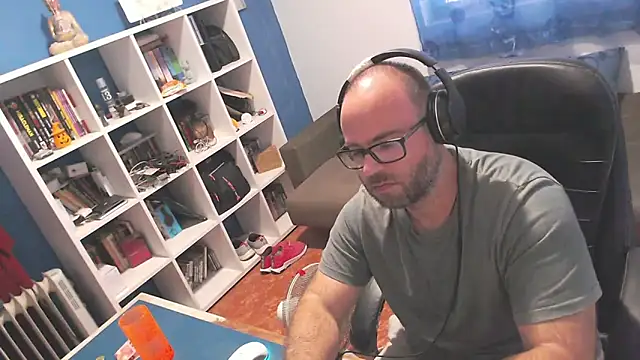 ravingr4d4 online show from September 20, 2025, 3:13 pm