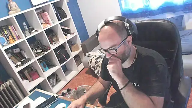 ravingr4d4 online show from September 22, 2025, 8:16 am