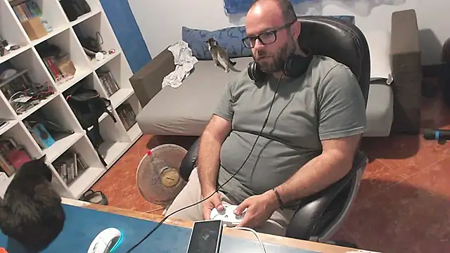 ravingr4d4 online show from October 1, 2025, 8:48 pm