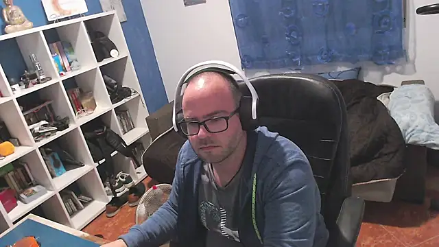 ravingr4d4 online show from November 5, 2025, 9:48 pm