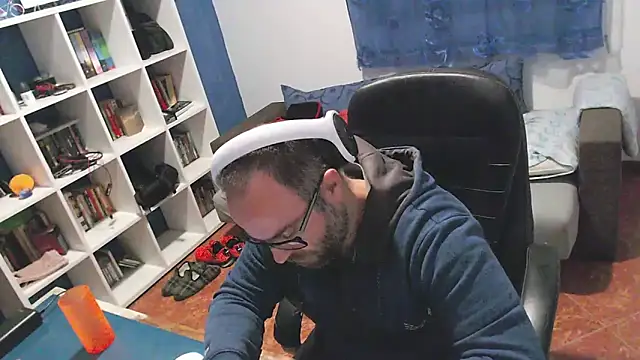 ravingr4d4 online show from November 26, 2025, 10:55 pm