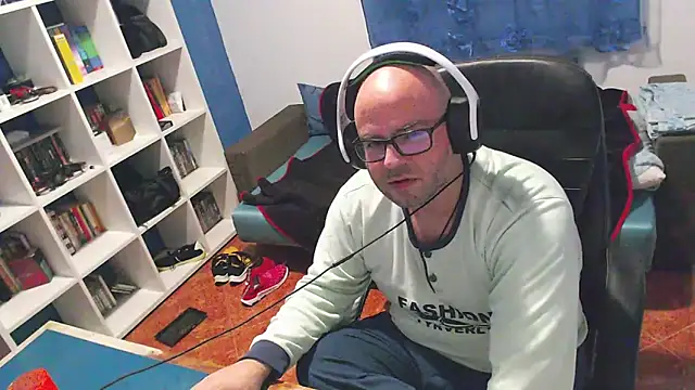 ravingr4d4 online show from December 19, 2025, 11:45 pm