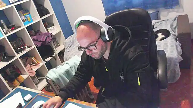 ravingr4d4 online show from February 5, 2026, 11:59 am