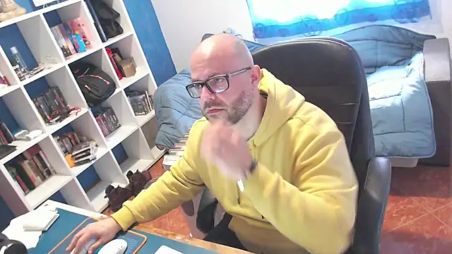 ravingr4d4 online show from March 4, 2026, 11:38 am