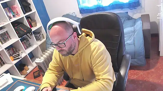 ravingr4d4 online show from March 12, 2026, 12:33 pm