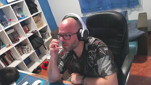 ravingr4d4 online show from April 11, 2026, 8:57 pm