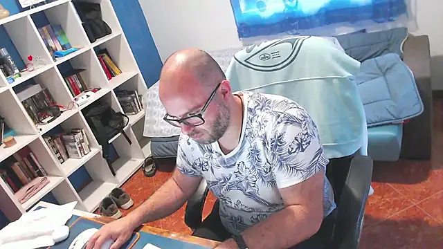 ravingr4d4 online show from April 15, 2026, 8:10 am