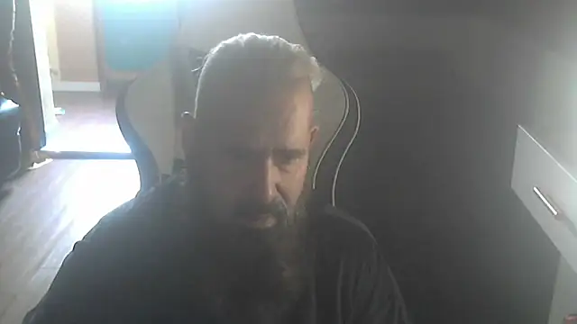 Snapshot of maseurbeardedpig chatting on October 31, 2025, 10:49 am maseurbeardedpig online show from October 31, 2025, 10:49 am
