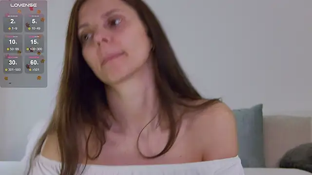 LilyRoselyn online show from November 8, 2025, 1:17 am