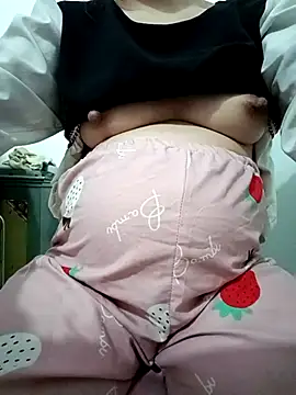 Snapshot of SweetGirl2k2 chatting on March 18, 2026, 1:47 pm SweetGirl2k2 online show from March 18, 2026, 1:47 pm