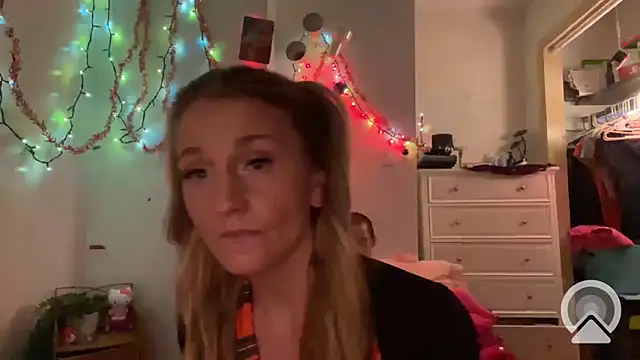 Snapshot of OriginalBarbieEst92 chatting on January 1, 2025, 10:21 am OriginalBarbieEst92 online show from January 1, 2025, 10:21 am