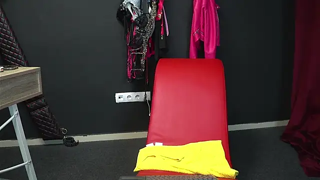 CelineConner online show from October 10, 2025, 4:11 am