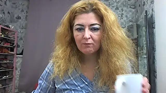 Helen1974 online show from December 19, 2025, 1:01 am