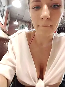 Brilliant-Queen1 online show from October 23, 2025, 9:52 am