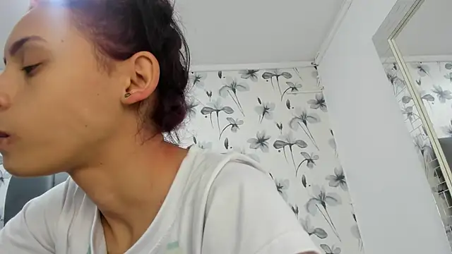 Ehotloveaxxx online show from March 11, 2025, 12:39 pm