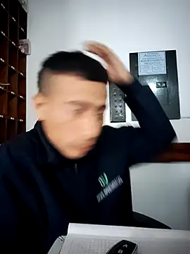 Eduardoxxx51 online show from November 18, 2025, 8:35 pm