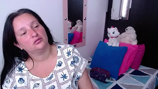 CristialJones  online show from November 4, 2025, 1:54 pm