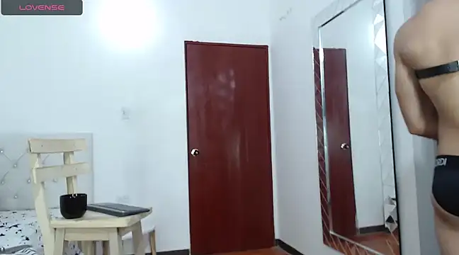 JoseRumbero26 online show from March 8, 2025, 12:52 pm