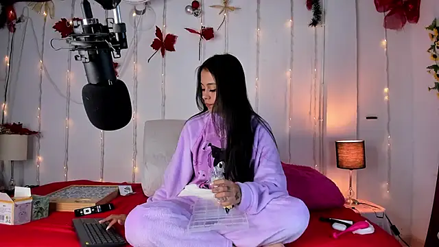 Snapshot of thamaral1 chatting on December 15, 2024, 12:17 pm thamaral1 online show from December 15, 2024, 12:17 pm