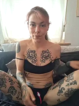 Snapshot of SophiaBlackfoxx chatting on May 3, 2026, 9:15 am SophiaBlackfoxx online show from May 3, 2026, 9:15 am