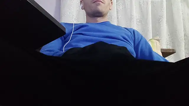 Snapshot of _Hocthus_ chatting on January 6, 2025, 10:15 pm Hocthus online show from January 6, 2025, 10:15 pm