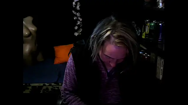 wLESLYMOSw online show from October 15, 2025, 8:47 am