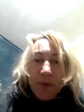 wLESLYMOSw online show from November 23, 2025, 6:52 pm