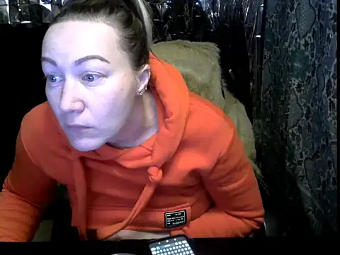 Snapshot of wLESLYMOSw chatting on February 10, 2026, 10:19 am wLESLYMOSw online show from February 10, 2026, 10:19 am