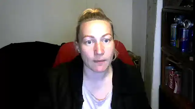 Snapshot of wLESLYMOSw chatting on April 17, 2026, 6:33 pm wLESLYMOSw online show from April 17, 2026, 6:33 pm