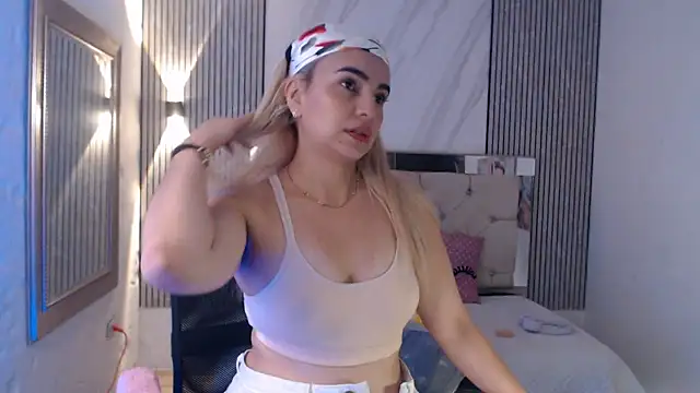 Snapshot of ashley__tylor chatting on June 20, 2026, 6:44 pm ashley tylor online show from June 20, 2026, 6:44 pm