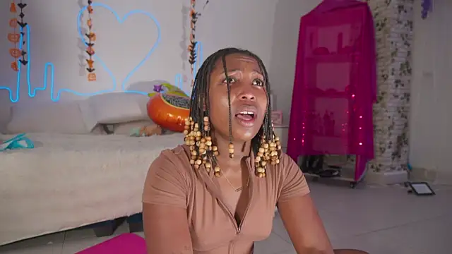 EmmaSanzz  online show from October 27, 2025, 11:47 am