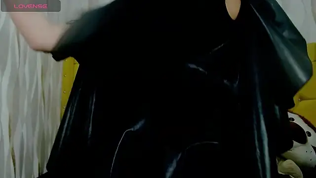 Snapshot of moniquehicks chatting on January 14, 2025, 10:12 pm moniquehicks online show from January 14, 2025, 10:12 pm
