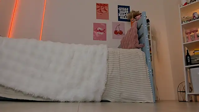 Lily Young online show from October 20, 2025, 5:08 am