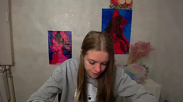 Snapshot of AliceFlirtt_ chatting on October 21, 2025, 8:26 am AliceFlirtt online show from October 21, 2025, 8:26 am