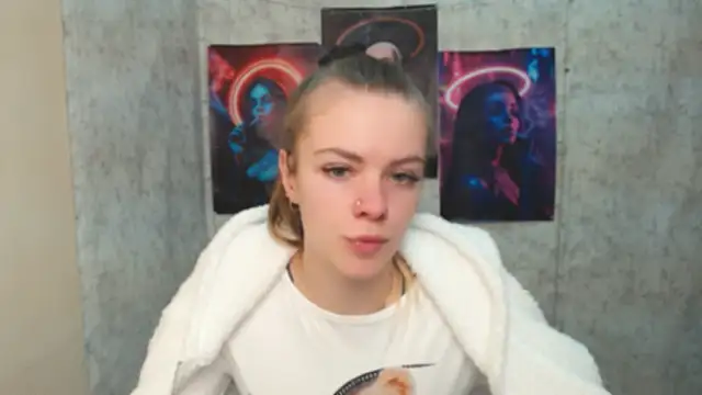 Snapshot of AliceFlirtt_ chatting on November 12, 2025, 11:43 am AliceFlirtt online show from November 12, 2025, 11:43 am