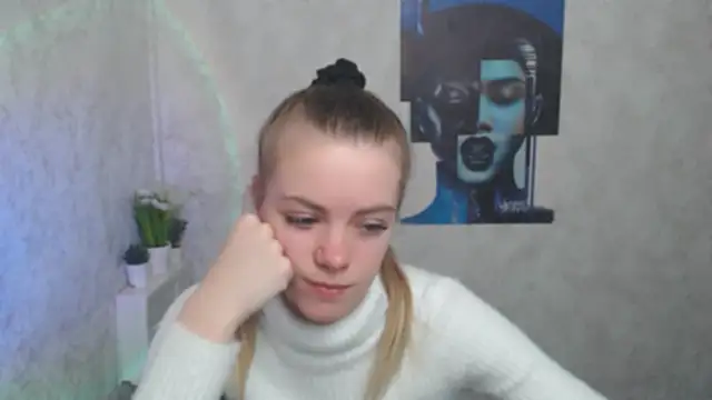 Snapshot of AliceFlirtt_ chatting on November 14, 2025, 10:58 am AliceFlirtt online show from November 14, 2025, 10:58 am